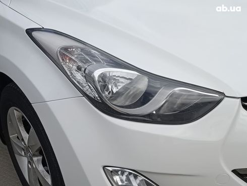 Hyundai Elantra 2012 белый - фото 9