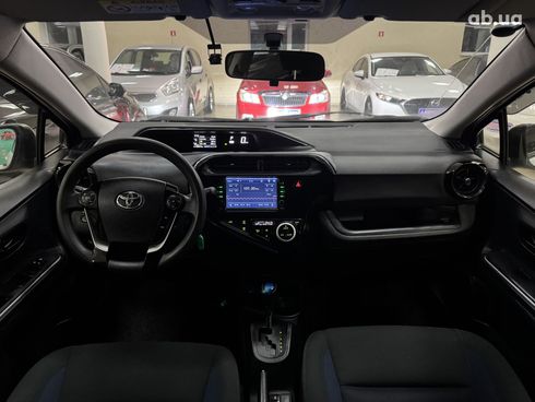 Toyota Aqua 2018 белый - фото 8