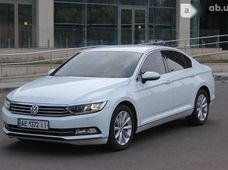 Продаж вживаних Volkswagen Passat 2018 року - купити на Автобазарі