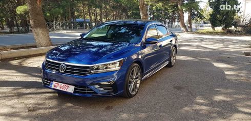 Volkswagen Passat 2016 синий - фото 3