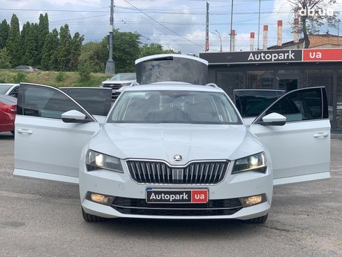 Skoda Superb 2017 белый - фото 16