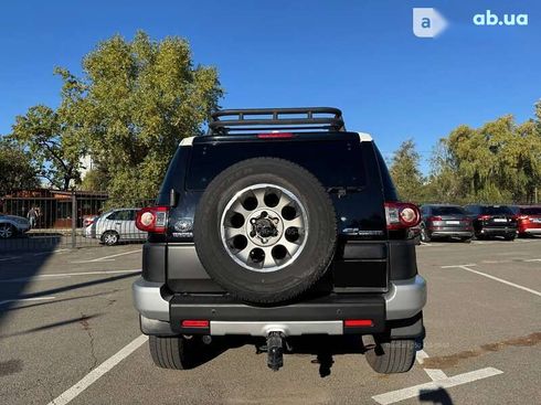 Toyota FJ Cruiser 2013 - фото 4