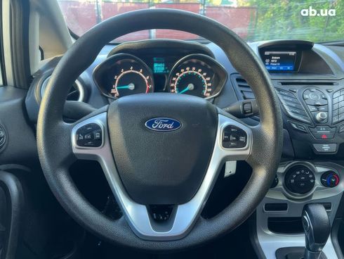 Ford Fiesta 2018 серебристый - фото 10