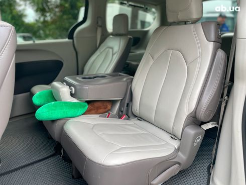 Chrysler Pacifica 2017 серый - фото 18