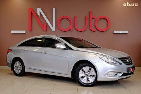 Hyundai Sonata 2014 серебристый - фото 2