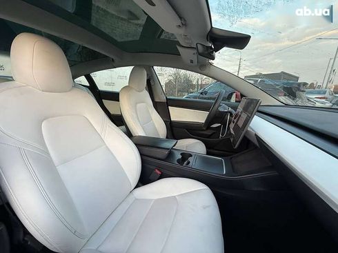 Tesla Model 3 2021 - фото 19