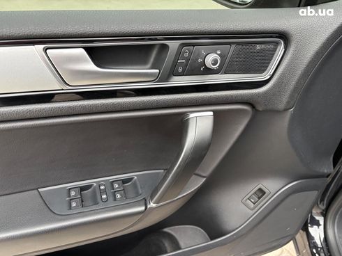 Volkswagen Touareg 2015 черный - фото 19