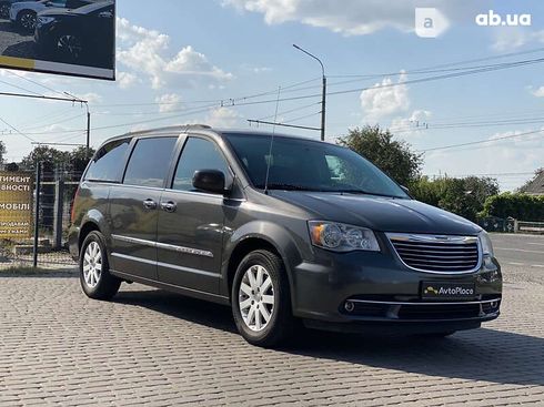 Chrysler town&country 2016 - фото 12