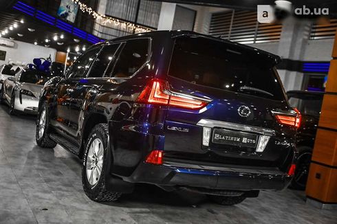 Lexus LX 2017 - фото 12