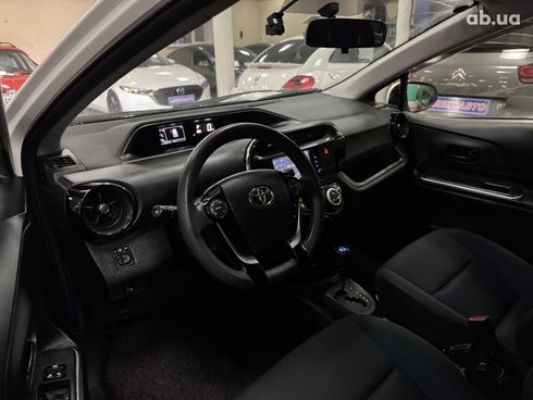 Toyota Aqua 2018 белый - фото 12