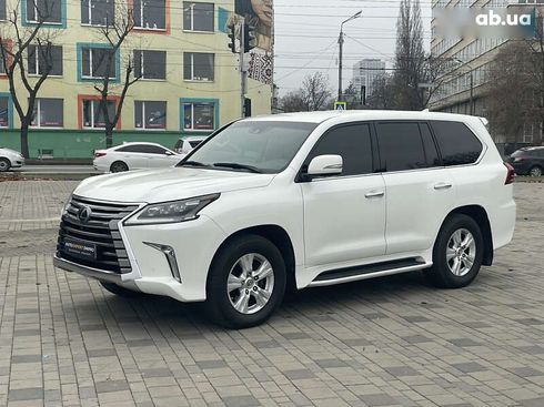 Lexus LX 2017 - фото 16