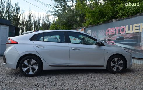 Hyundai IONIQ Electric 2019 серый - фото 5