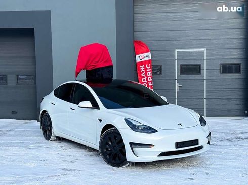 Tesla Model 3 2022 - фото 2