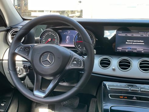 Mercedes-Benz E-Класс 2018 черный - фото 36
