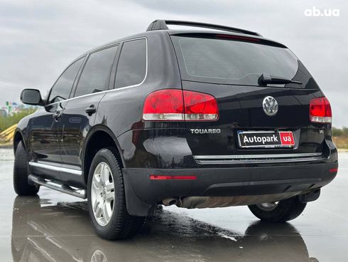 Volkswagen Touareg 2005 черный - фото 6