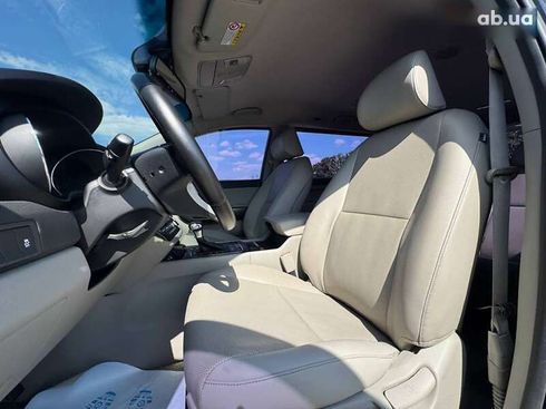 Kia Carnival 2017 - фото 19