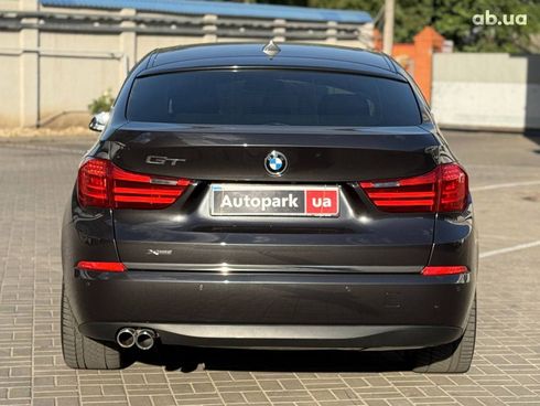 BMW 5 серия 2015 серый - фото 10