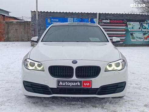 BMW 5 серия 2014 белый - фото 2