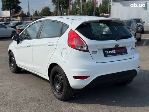 Ford Fiesta 2016 - фото 8
