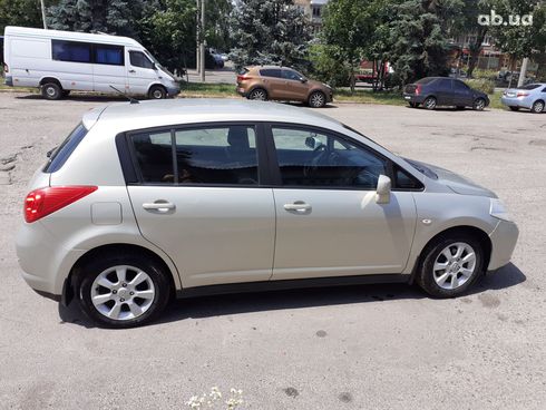 Nissan Tiida 2008 золотистый - фото 2