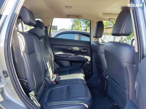 Mitsubishi Outlander 2021 - фото 14