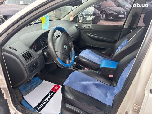 Skoda Fabia 2006 белый - фото 13