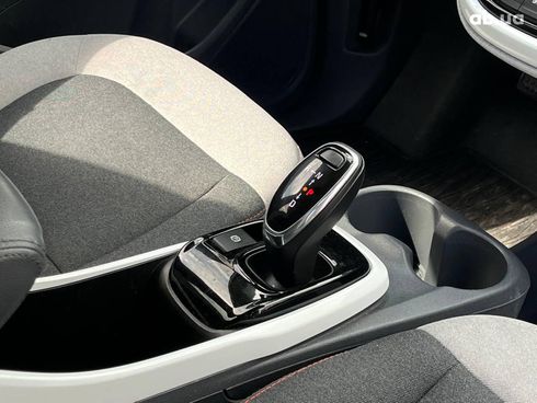 Chevrolet Bolt 2020 белый - фото 25