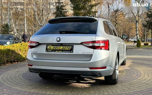 Skoda Superb 2018 - фото 7