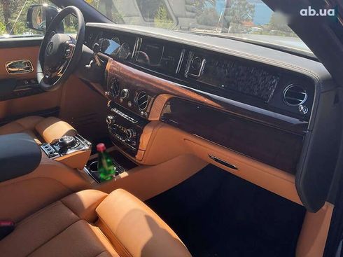 Rolls-Royce Phantom 2021 - фото 7