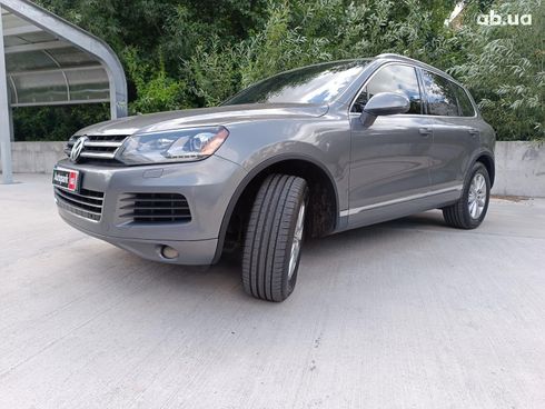 Volkswagen Touareg 2014 серый - фото 8