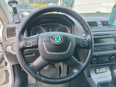 Skoda Octavia 2012 белый - фото 21