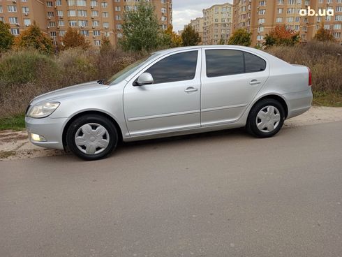 Skoda Octavia 2011 серебристый - фото 7