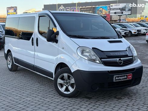 Opel Vivaro 2009 белый - фото 3