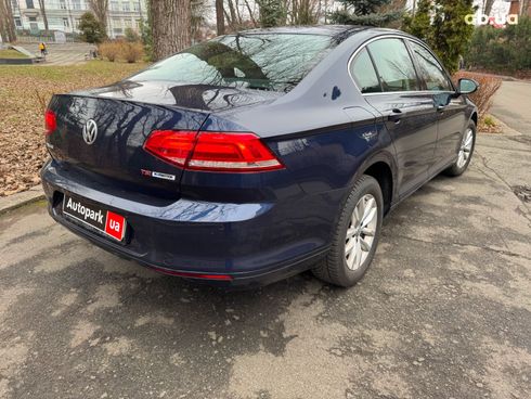 Volkswagen Passat 2016 синий - фото 6