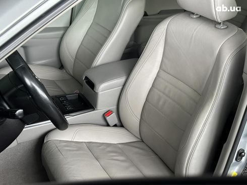 Toyota Camry 2015 серый - фото 16
