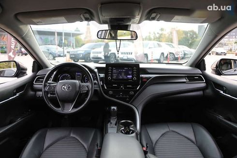 Toyota Camry 2020 - фото 12