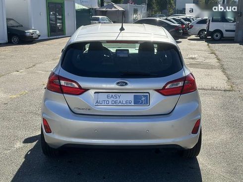 Ford Fiesta 2019 - фото 6