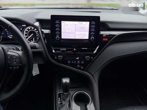 Toyota Camry 2023 - фото 20