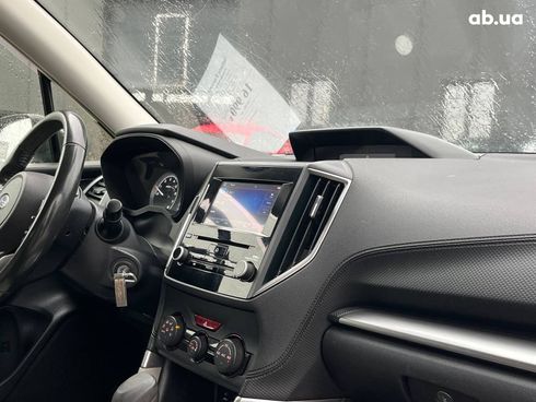 Subaru Forester 2018 белый - фото 2