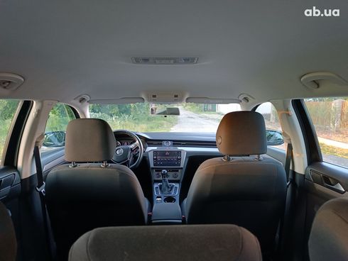 Volkswagen Passat 2018 серый - фото 12