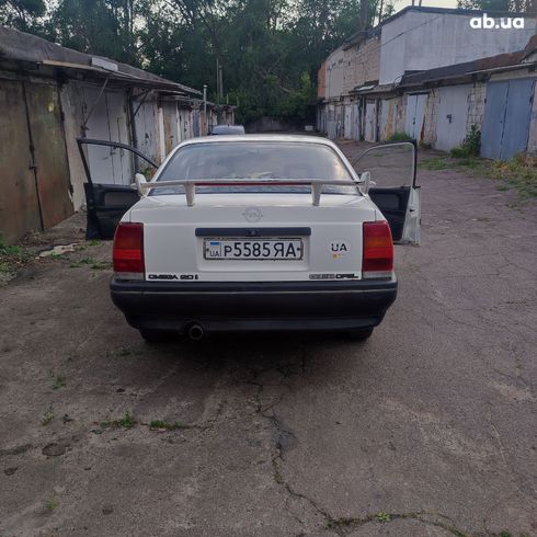 Opel Omega 1987 белый - фото 7