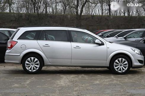 Opel Astra 2010 - фото 18