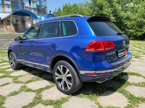 Volkswagen Touareg 2015 синий - фото 8