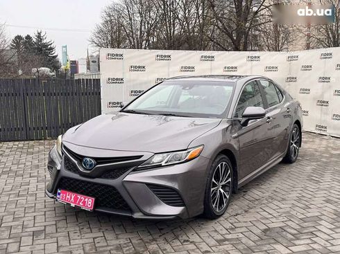 Toyota Camry 2020 - фото 2