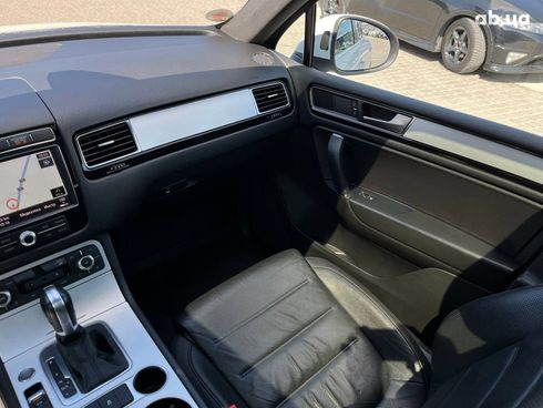 Volkswagen Touareg 2016 белый - фото 18