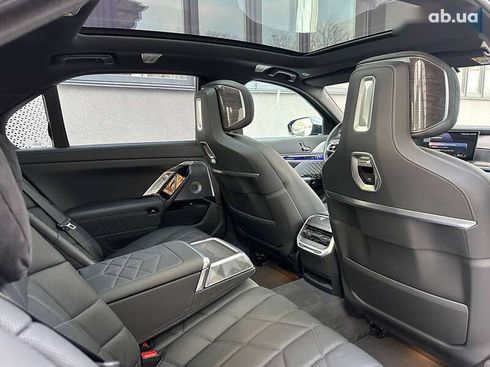 BMW i7 2023 - фото 21