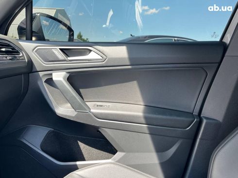 Volkswagen Tiguan 2020 серый - фото 24