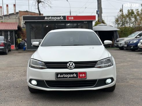 Volkswagen Jetta 2012 белый - фото 2