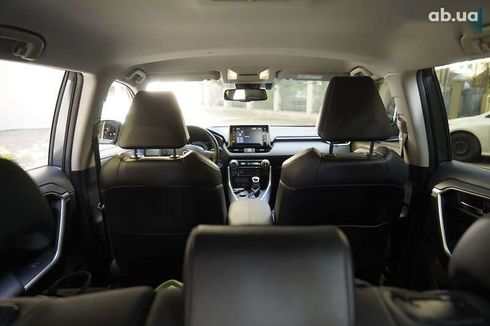 Toyota RAV4 2021 - фото 12