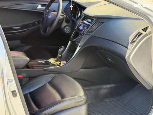 Hyundai Sonata 2012 серый - фото 25